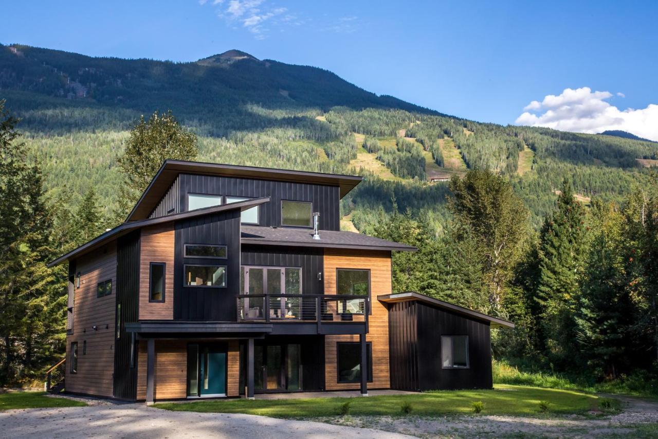 Arrows Edge Lodge Revelstoke Exterior photo